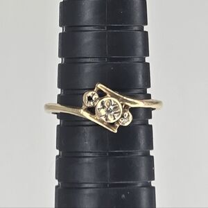 Tiny Diamond Three Flower Ring Vintage